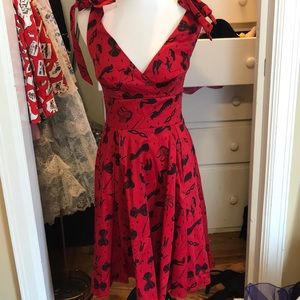 Deadly dames tie me up in fetish print xs